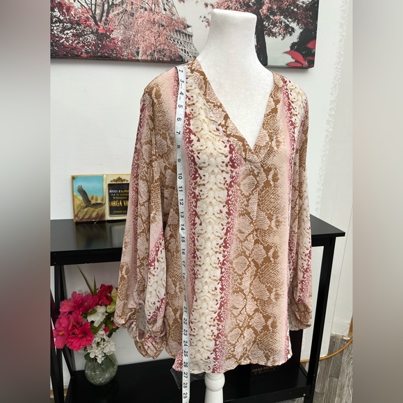 ENTRO Women’s Tunic Top Blouse Pink Snake Print Size L V Neck Balloon Sleeve - Picture 2 of 13